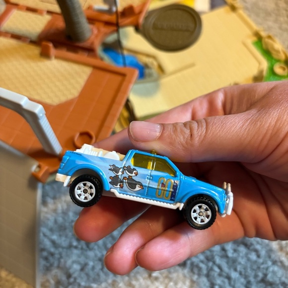 Matchbox Pop Up The Penguins of Madagascar Playset Mattel Vintage W/ Car - Picture 5 of 9